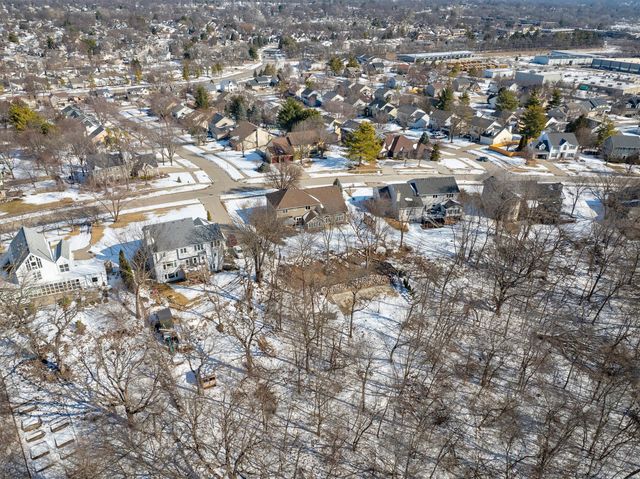 2716 Jordan Grove, West Des Moines, IA 50265