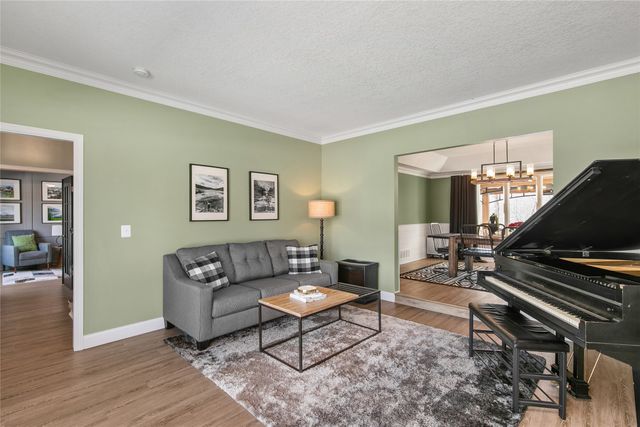 2716 Jordan Grove, West Des Moines, IA 50265