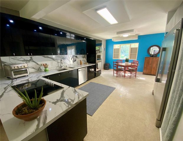 A 31-A. SUNSET HILLS, Guaynabo, PR 00971