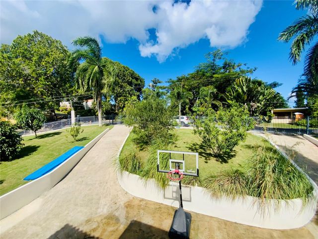 A 31-A. SUNSET HILLS, Guaynabo, PR 00971