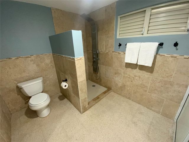 A 31-A. SUNSET HILLS, Guaynabo, PR 00971