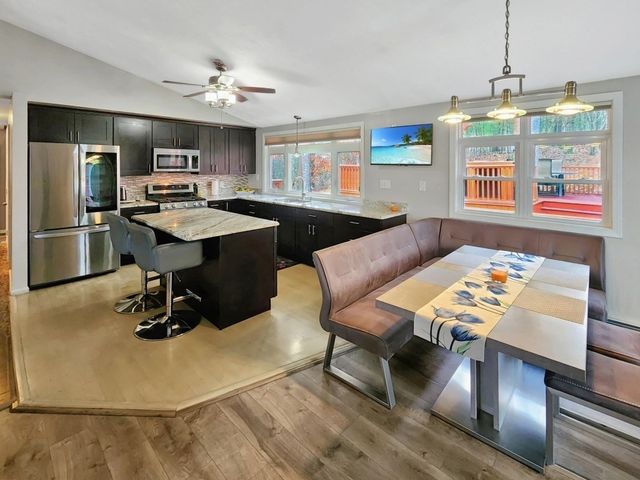 2 Parker Ter, Freetown, MA 02717