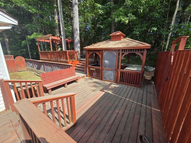 2 Parker Ter, Freetown, MA 02717