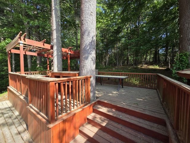 2 Parker Ter, Freetown, MA 02717