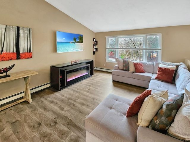 2 Parker Ter, Freetown, MA 02717