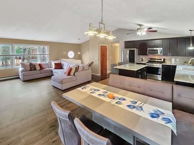 2 Parker Ter, Freetown, MA 02717