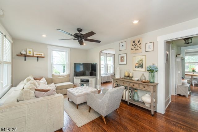 6 Maple St, Bernardsville Boro, NJ 07924