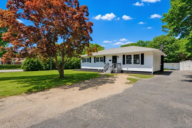 3 Park Avenue, Medford, NY 11763