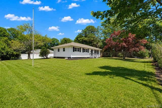 3 Park Avenue, Medford, NY 11763