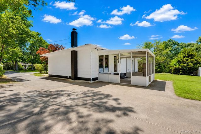3 Park Avenue, Medford, NY 11763