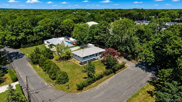 3 Park Avenue, Medford, NY 11763