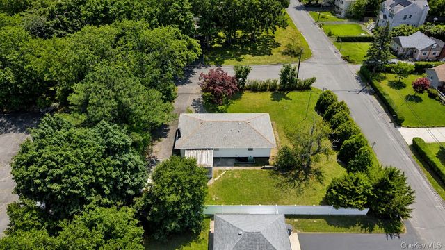 3 Park Avenue, Medford, NY 11763