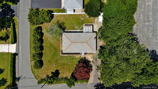 3 Park Avenue, Medford, NY 11763