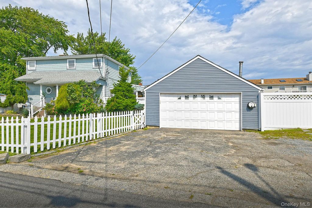 48 Lake Street, Lindenhurst, NY 11757 — photo 3