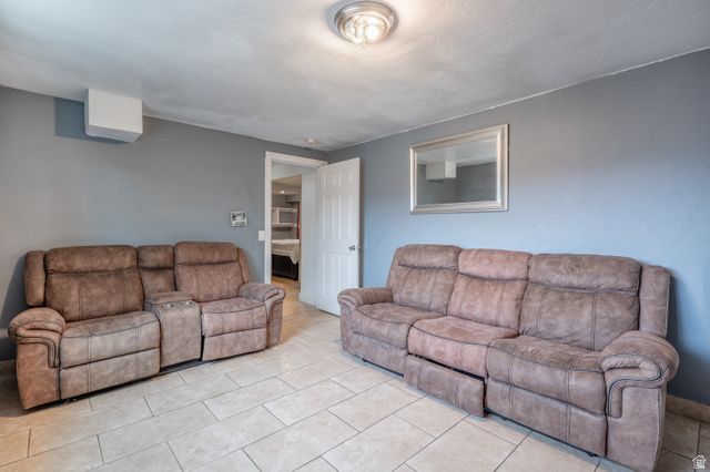 5481 W HEATH AVE, Kearns, UT 84118