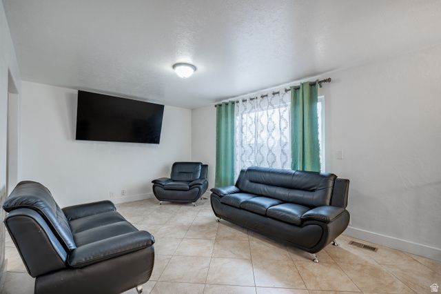 5481 W HEATH AVE, Kearns, UT 84118