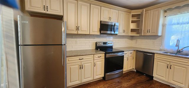 9 Babylon Road, Mastic Beach, NY 11951