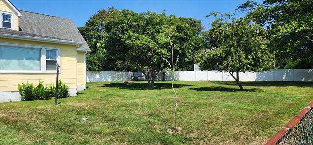9 Babylon Road, Mastic Beach, NY 11951