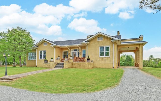 2465 Blue Ridge Drive, Blue Ridge, GA 30513