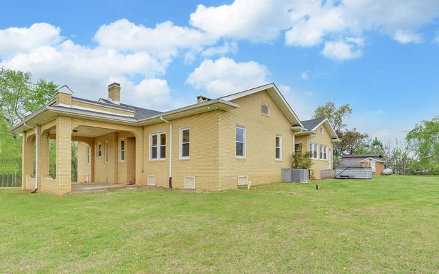 2465 Blue Ridge Drive, Blue Ridge, GA 30513
