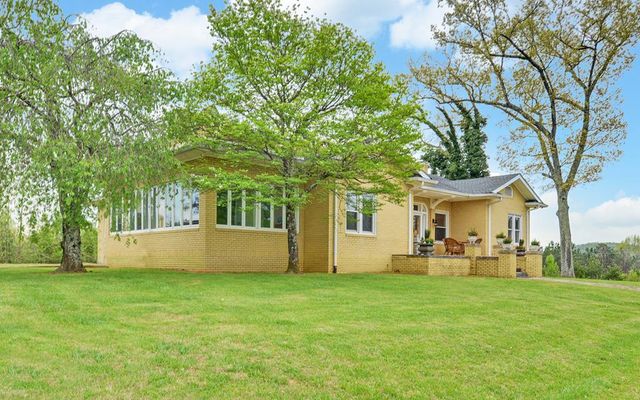 2465 Blue Ridge Drive, Blue Ridge, GA 30513