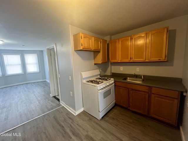 321 9th Street, Troy, NY 12180