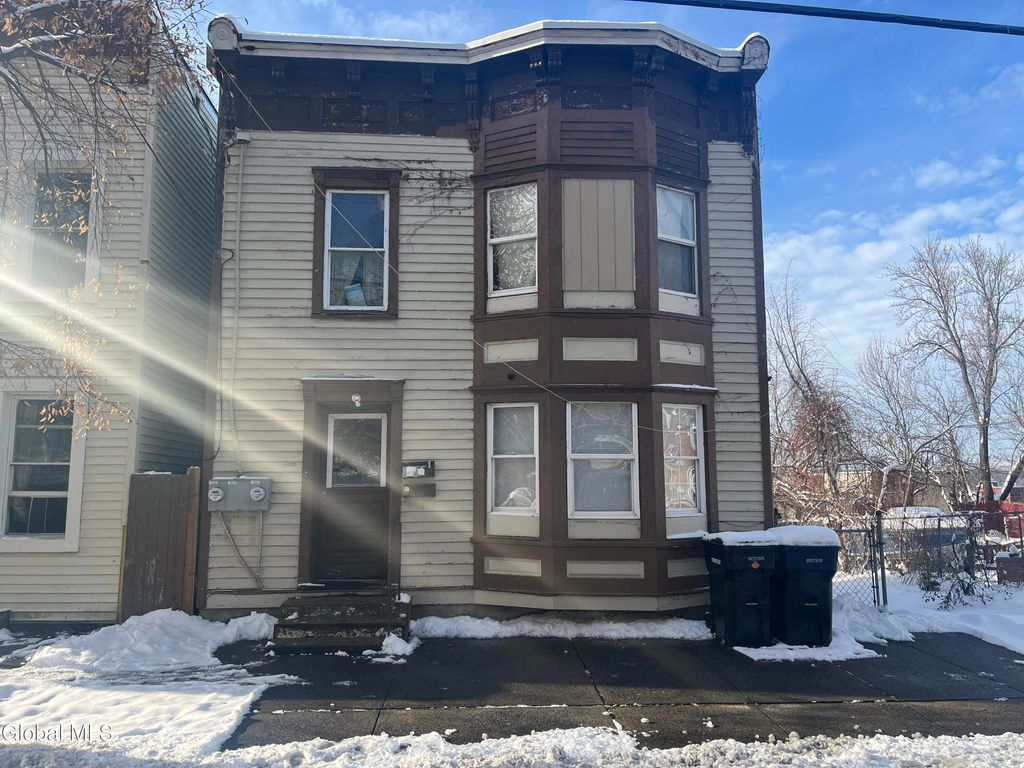 321 9th Street, Troy, NY 12180