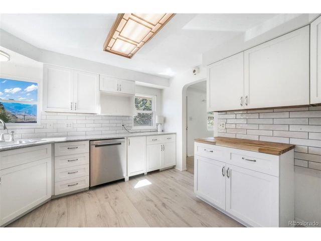 135 Helena Ln, Colorado Springs, CO 80904