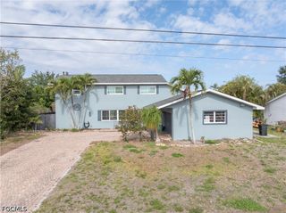 906 NE 2nd AVE, Cape Coral, FL 33909