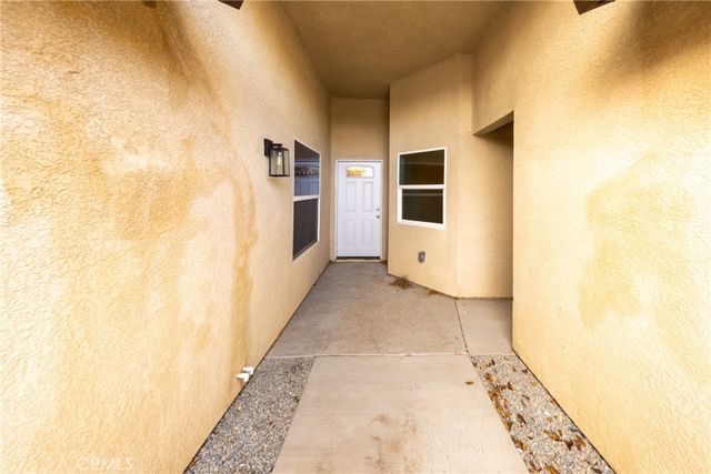 16241 Chestnut Street, Hesperia, CA 92345