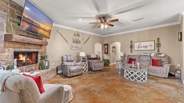 1084 Hhighway 11, Linden, TX 75563