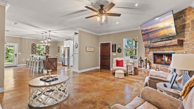 1084 Hhighway 11, Linden, TX 75563