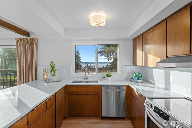 1619 S 226th Place, Des Moines, WA 98198