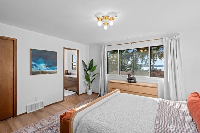 1619 S 226th Place, Des Moines, WA 98198