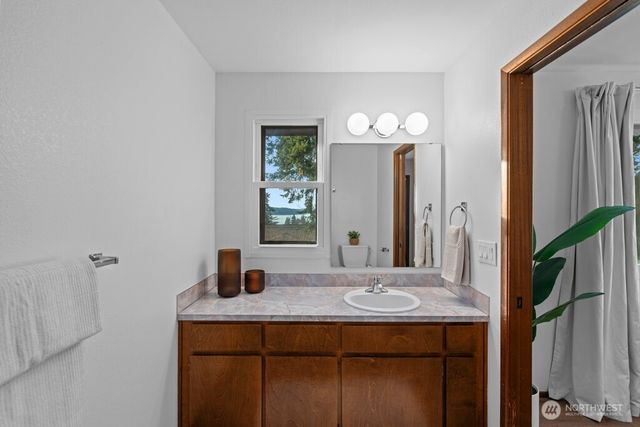 1619 S 226th Place, Des Moines, WA 98198