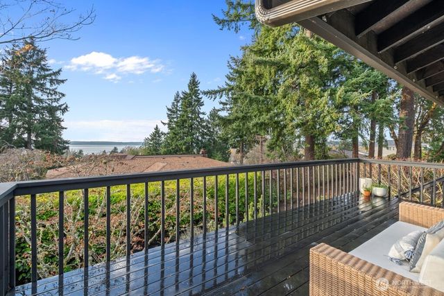 1619 S 226th Place, Des Moines, WA 98198