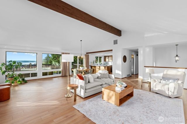 1619 S 226th Place, Des Moines, WA 98198