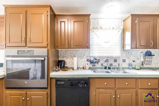 100 Coventry Manor Court, Byron, GA 31008