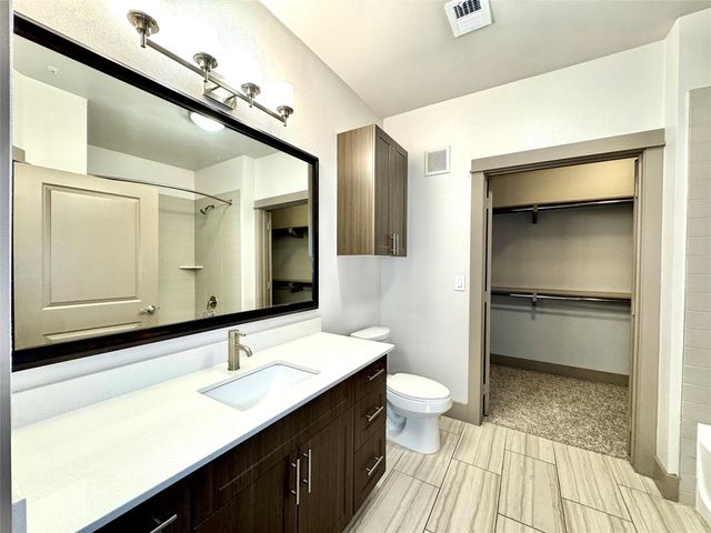 5454 Washington Avenue 3215, Houston, TX 77007