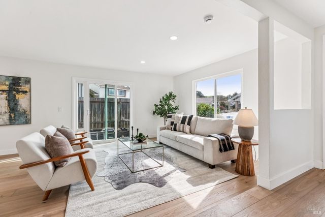 113 Greenridge Ct, Petaluma, CA 94952