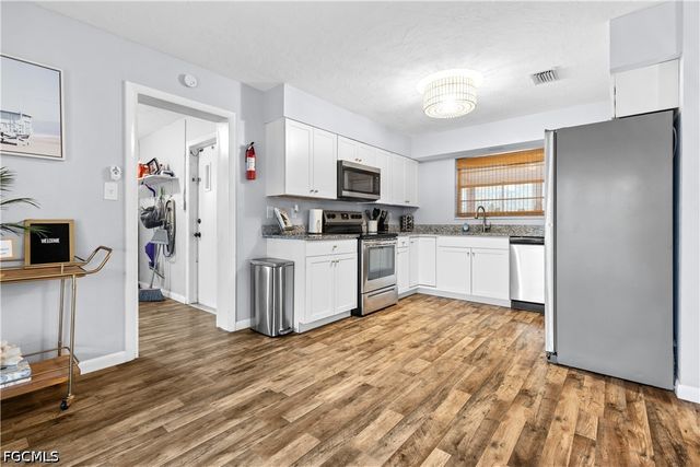 1930 Oakley AVE, Fort Myers, FL 33901