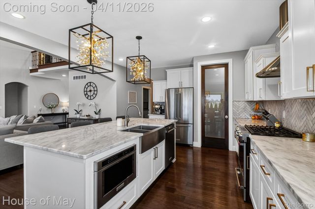 54933 Black Hills Lane, Shelby Charter Township, MI 48316