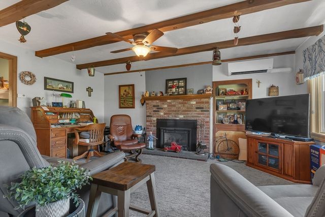 31 Fox Run Rd, Bellingham, MA 02019