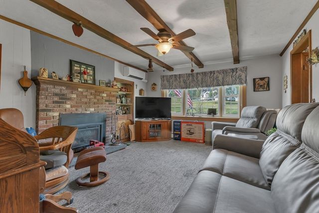 31 Fox Run Rd, Bellingham, MA 02019