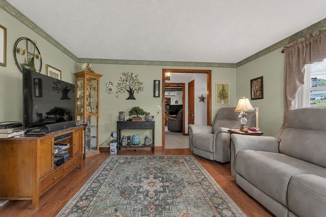 31 Fox Run Rd, Bellingham, MA 02019