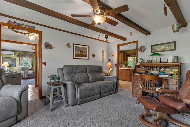 31 Fox Run Rd, Bellingham, MA 02019