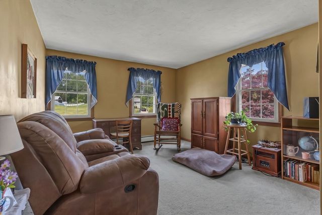 31 Fox Run Rd, Bellingham, MA 02019