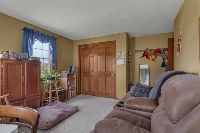31 Fox Run Rd, Bellingham, MA 02019