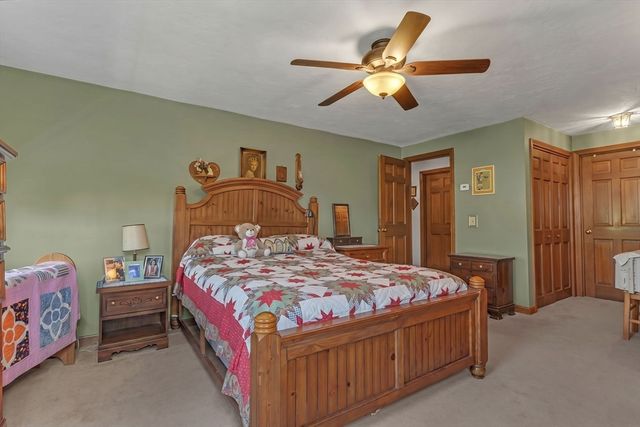 31 Fox Run Rd, Bellingham, MA 02019