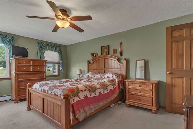 31 Fox Run Rd, Bellingham, MA 02019